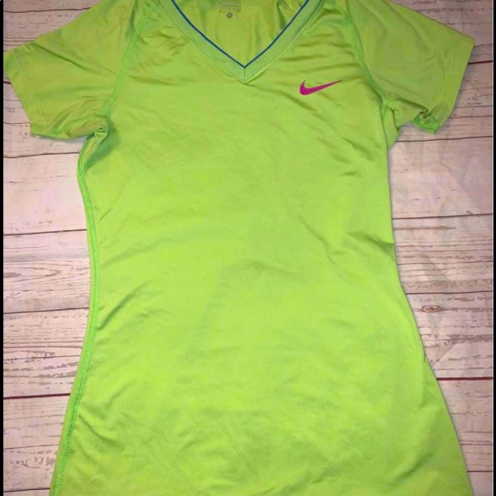 Nike pro tshirt